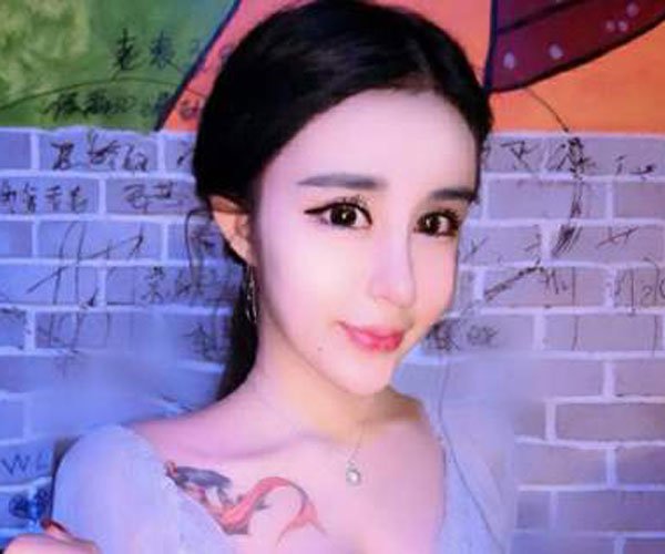 ����������ǰ����Ƭ ��������������һ���߾���