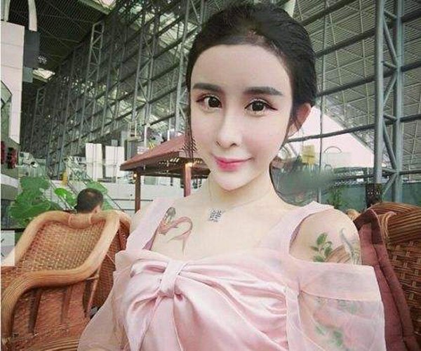 ����������ǰ����Ƭ ��������������һ���߾���