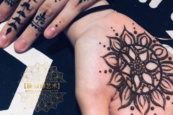 ����������������ͼƬ һ���ĺڰ��ڰ︸�ױ���