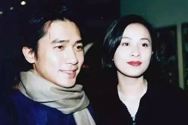 ������90�걻q��Ƶ�����ܿ� Ӳ��Ů���������ᱨ��