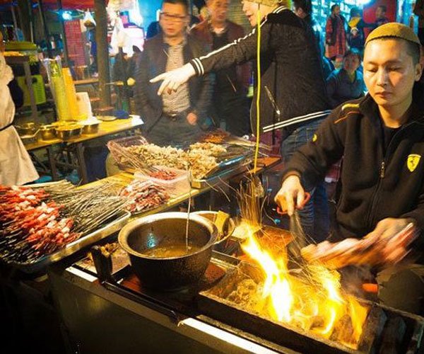 夜市摆摊什么最好卖 有同行没同利不要眼红