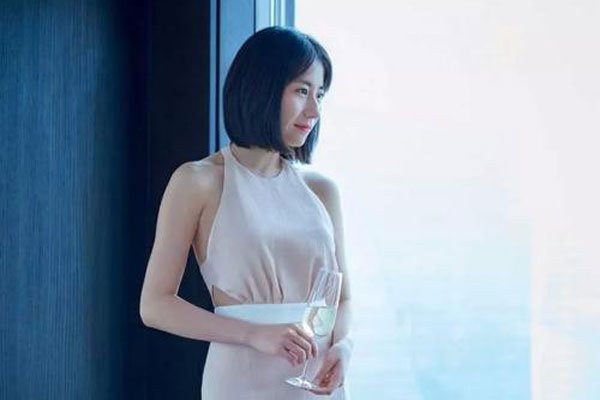 ��ʤ��20Ԫ���Ѿ��������� ��ϼ�����ӵľƿ�������