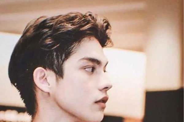 ̩����Աbright���� ��ֵ��ô����ͬ־��