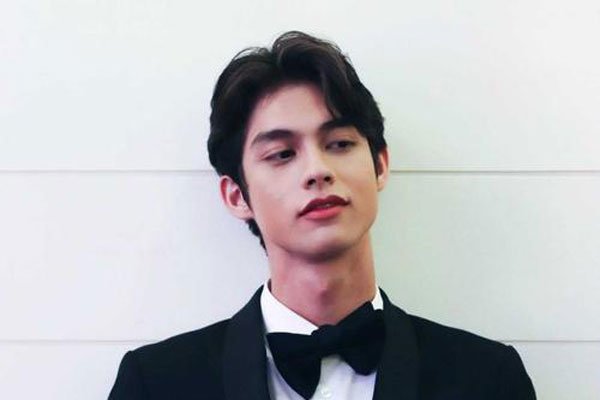 ̩����Աbright���� ��ֵ��ô����ͬ־��