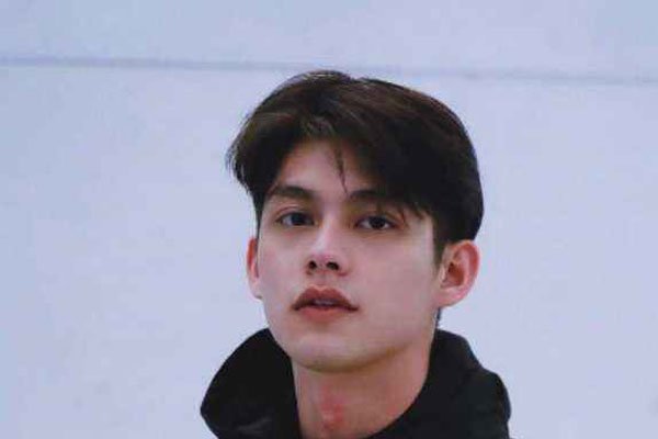 ̩����Աbright���� ��ֵ��ô����ͬ־��