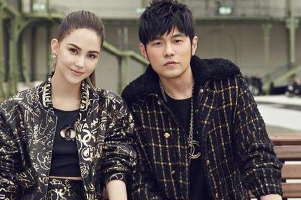 ���ڰ���ĸ�� ����ĸ������������ĵĹ���