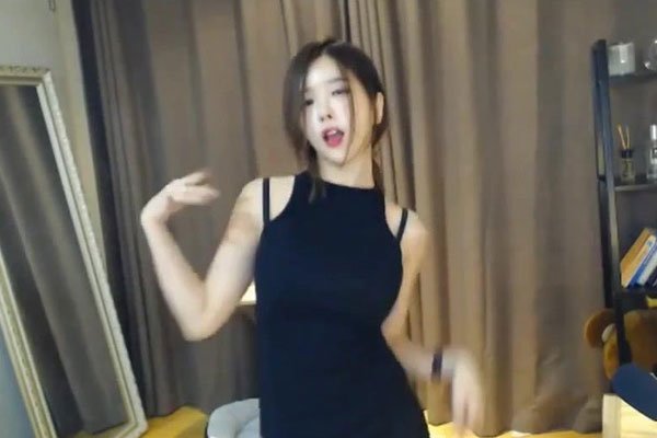 伊素婉被禁的视频42秒 意外中的意外,她火了