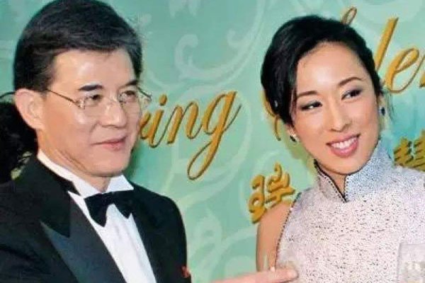 罗康瑞原配何晶洁现状 她不是我们想象中的那个样子