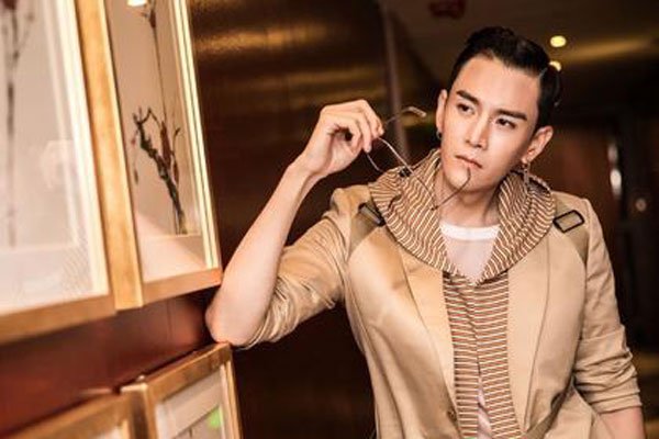 С���յ��Ϲ���˭ С�����ݹ��ĵ��Ӿ�����Щ