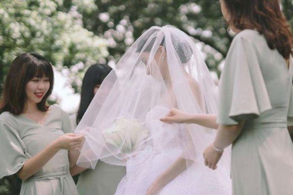 ����Ů�ɷѷѸ������� ����к�̨������˭