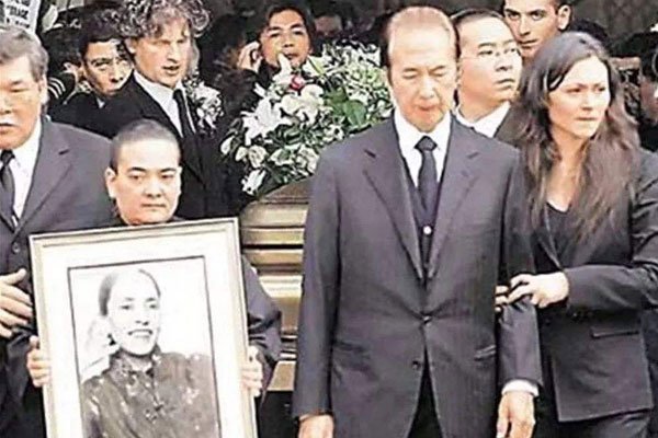 ��������ʹ��˭�ĺ��Ӱ� ֻ��һ�������Ѿ�ȥ����