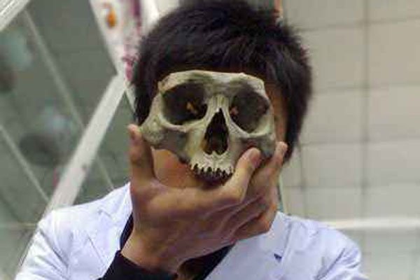 ��ʬŮ����ĸ�ѧУ�� ��ô���Ϊʲô�����ְ���