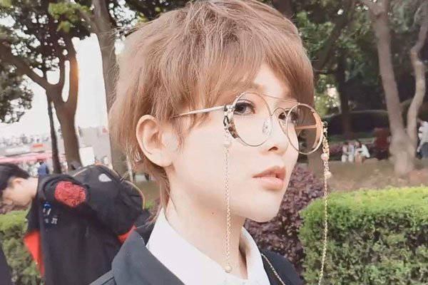 ��ī����4ָ��� �Ա�����ֻ��αװ��Ů����