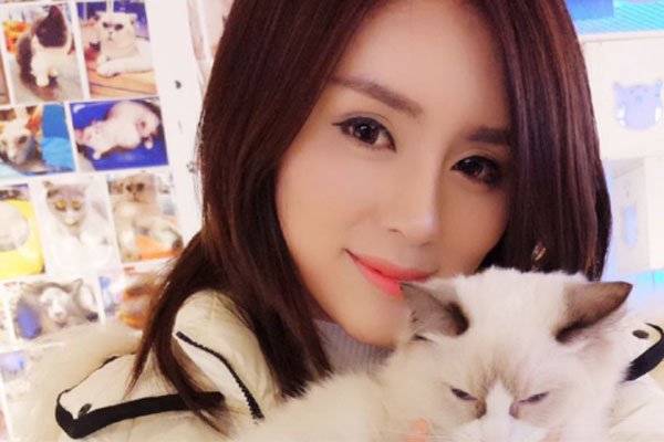 胡美丽直播被抓 直播被警察带走她是第一个