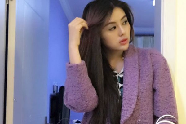 胡美丽直播被抓 直播被警察带走她是第一个