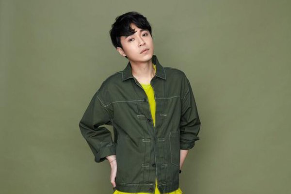 �մ����������еĻ���Ů�� �Ӹ����Ƕȿ������е�