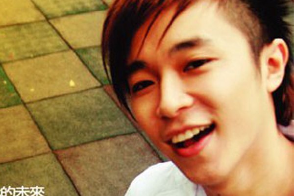 �մ����������еĻ���Ů�� �Ӹ����Ƕȿ������е�