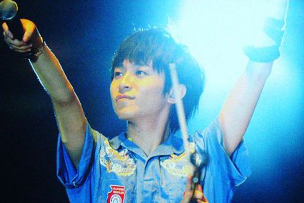 �մ����������еĻ���Ů�� �Ӹ����Ƕȿ������е�