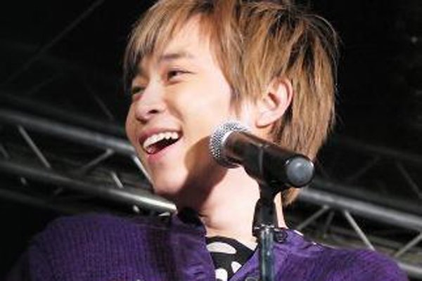 �մ����������еĻ���Ů�� �Ӹ����Ƕȿ������е�