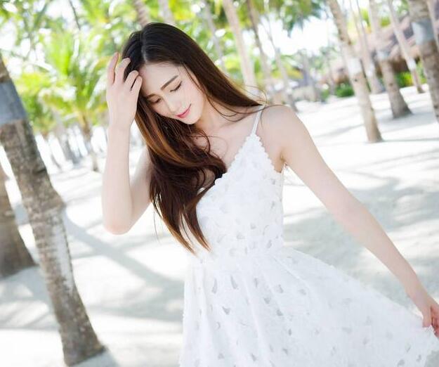 头条嫩模张梓然个人资料 只看肉不看脸都差不多