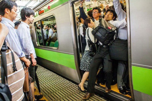 乃梨子与志摩子电车 这文化太难让人理解接受