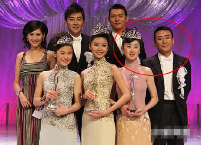 ����ν��������˭ �ڶ�ǰŮ���̵�