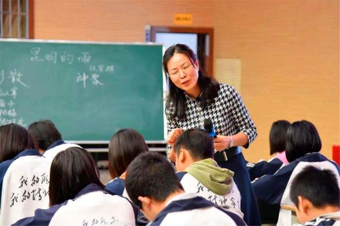 如何知道对方喜不喜欢自己 同桌喜欢你的几种表现