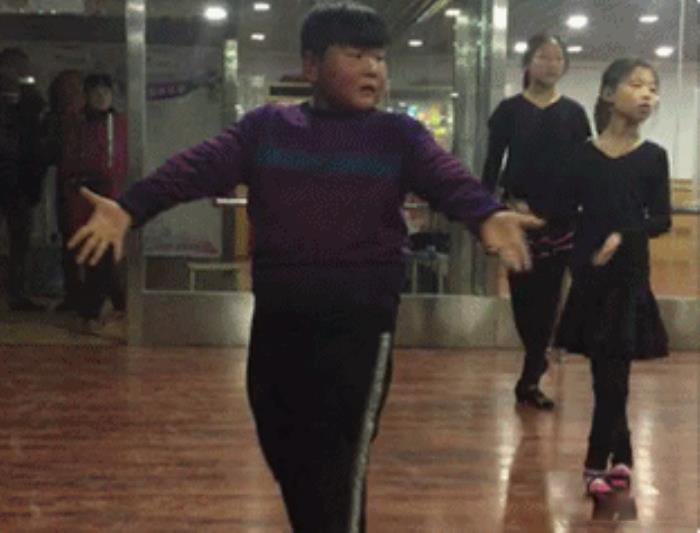 ÿ��һЦ����̵�Ц�� ����һ����Ĭ��Ц