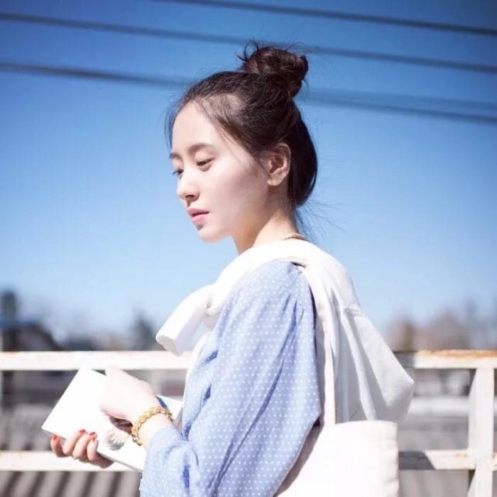 ������һ�����ֵ�Ů�� һ��Ů�˸�ִ󲻴�ϸ��