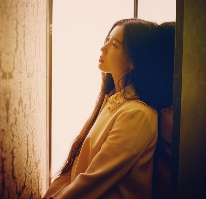 ������һ�����ֵ�Ů�� һ��Ů�˸�ִ󲻴�ϸ��