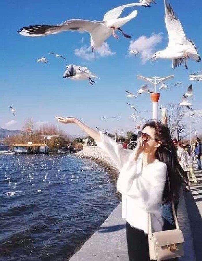 ������һ�����ֵ�Ů�� һ��Ů�˸�ִ󲻴�ϸ��