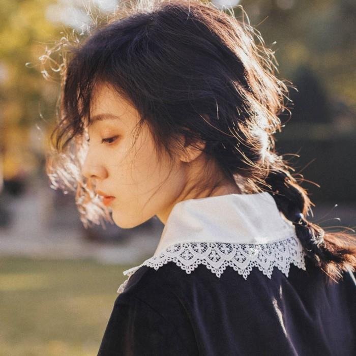 ������һ�����ֵ�Ů�� һ��Ů�˸�ִ󲻴�ϸ��