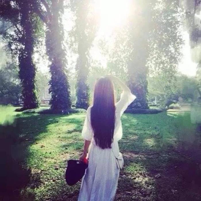 ������һ�����ֵ�Ů�� һ��Ů�˸�ִ󲻴�ϸ��