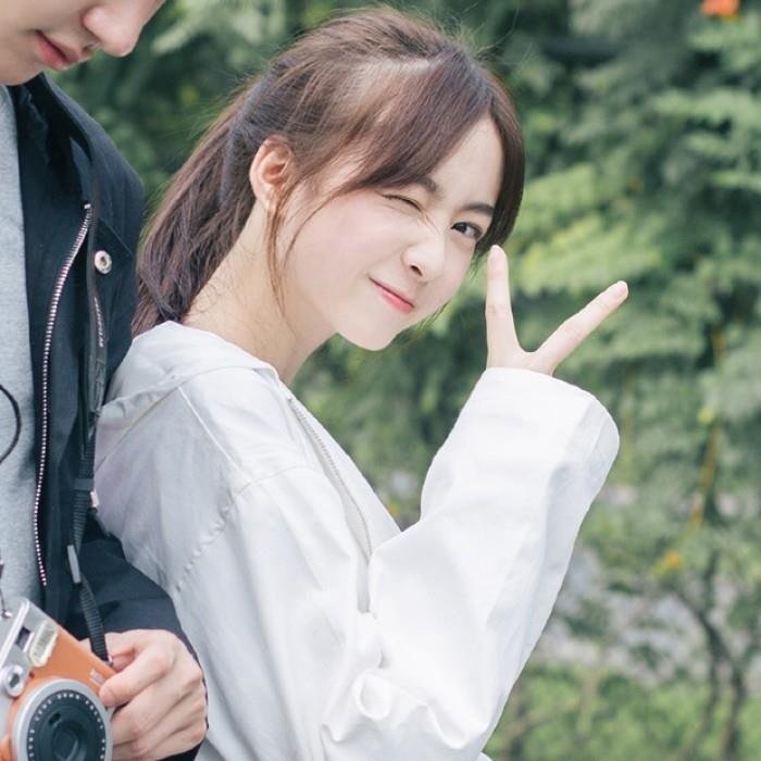 ������һ�����ֵ�Ů�� һ��Ů�˸�ִ󲻴�ϸ��