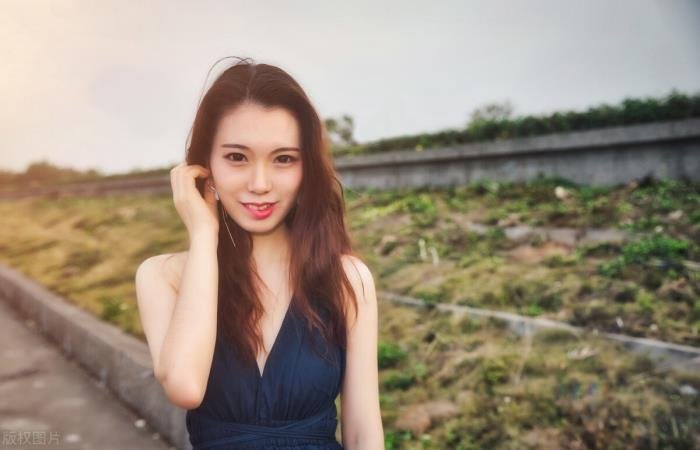 谈钱的女人值得交往吗 不谈钱的感情都是耍流氓不长久