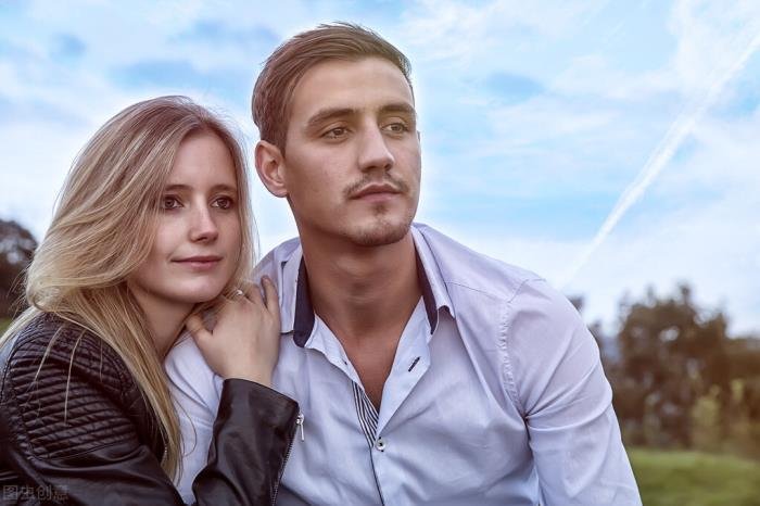 谈钱的女人值得交往吗 不谈钱的感情都是耍流氓不长久