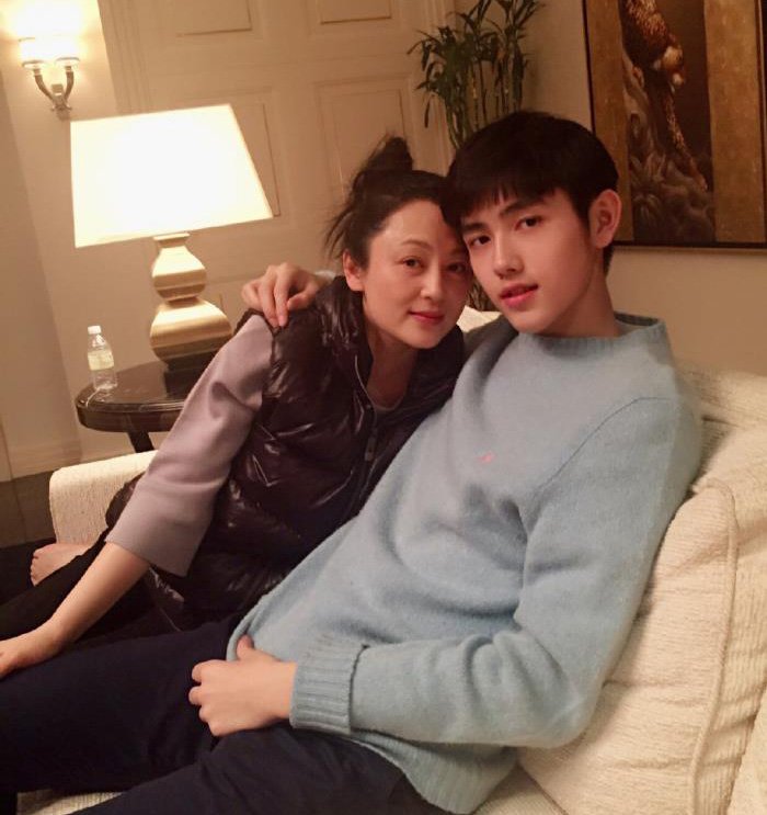 ���Ǿ��˱������н��� 5λ����ȦŮ���Ǽ���