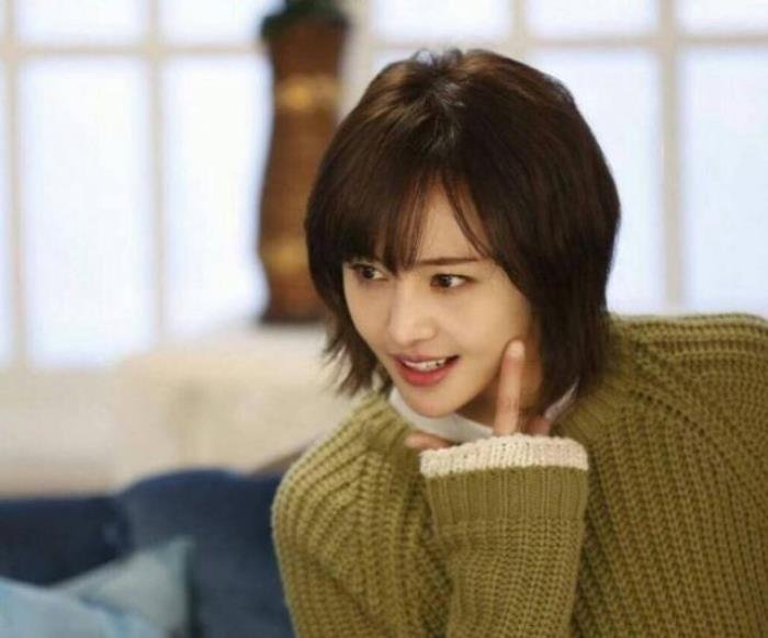 郑爽最近消息有一个弟弟在帮她撑着