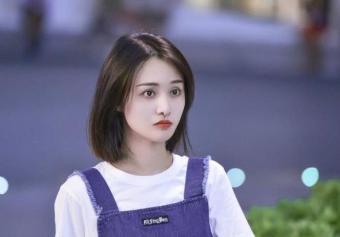 郑爽最近消息 有一个弟弟在帮她撑着