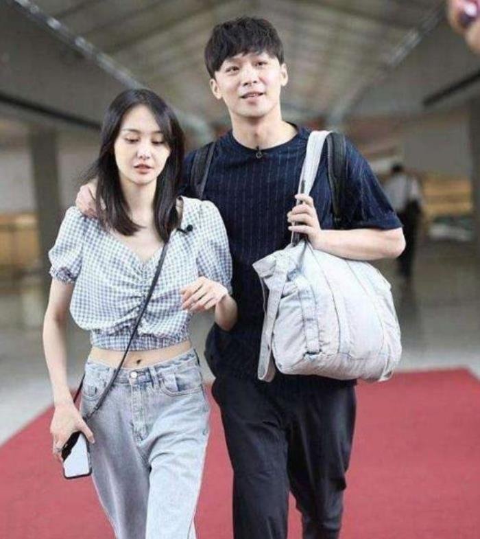 郑爽最近消息 有一个弟弟在帮她撑着