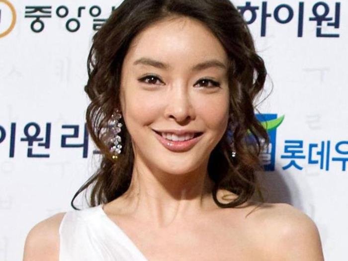 韩国因抑郁症死亡的女明星 自杀死亡原因的背后