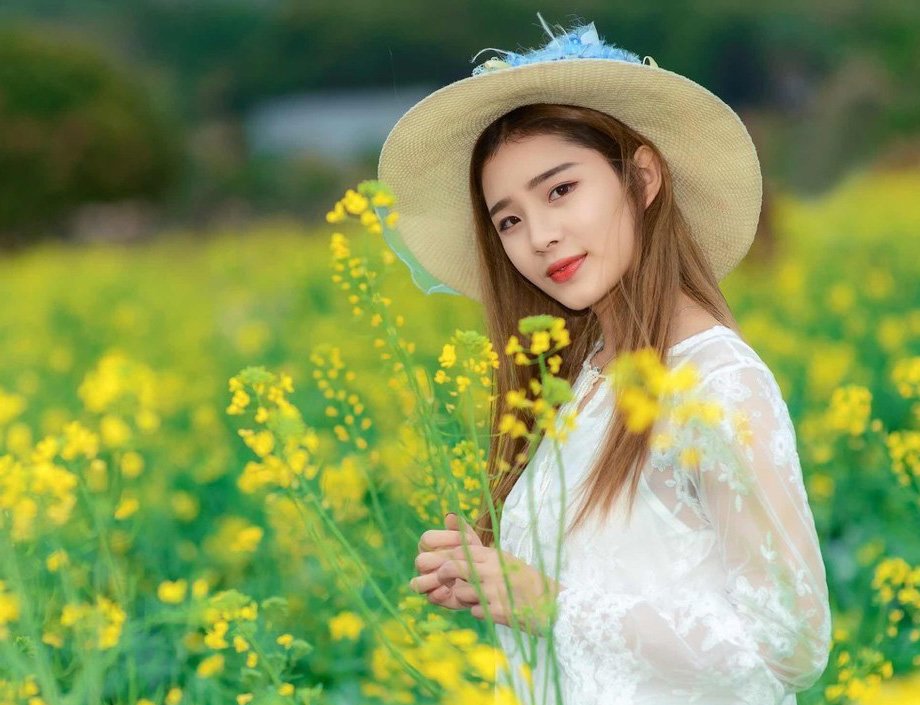 Ů����ݵı����ǳ�Ĭ��ս �������������˺��µ�