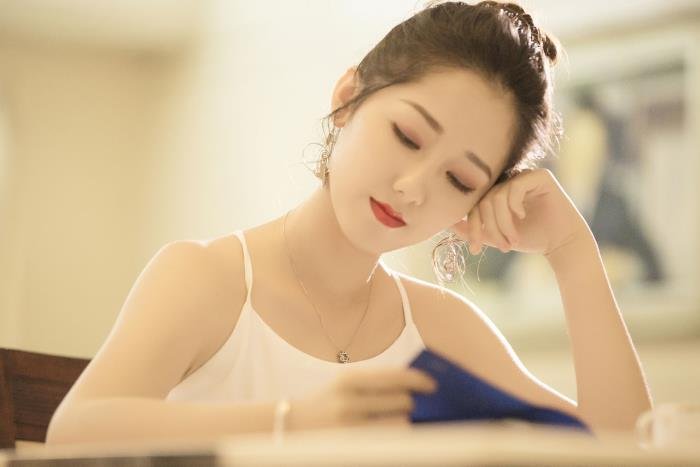 ͻȻ��Ů����������Ȧ �ֲ�ɾ������ʲô��˼