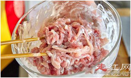 猪肉丝怎么炒才鲜嫩 就要做好上浆