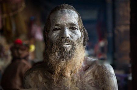 苦行僧代表什么样的人印度苦行僧高举右手是什么样子的僧人