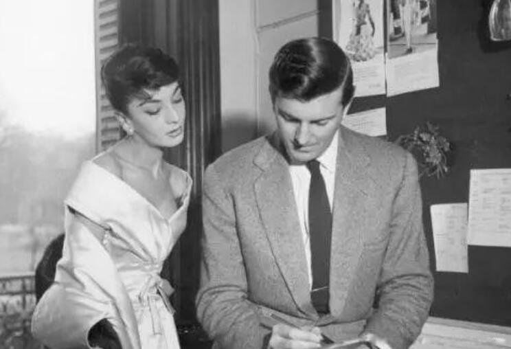 赫本奥黛丽和纪梵希的故事 赫本结了三次婚怎么不跟纪梵希在一起