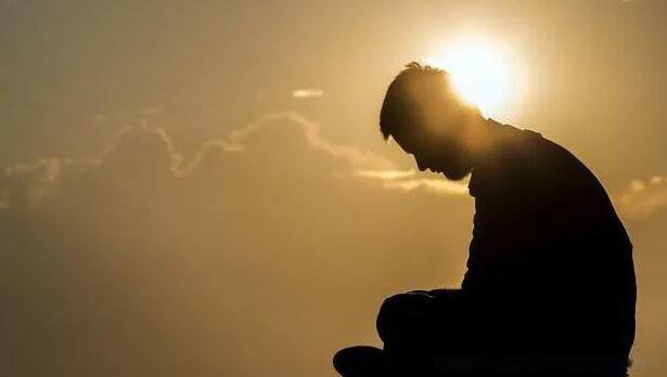 压抑的心情怎么发朋友圈20条心累了发朋友圈的句子说说