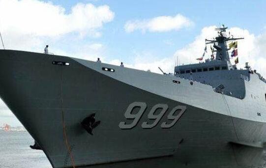 中国吨位排水量最大的军舰 井冈山号两栖船坞登陆舰