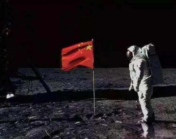 杨利伟哪一年登录了 第一次几几年上太空登月