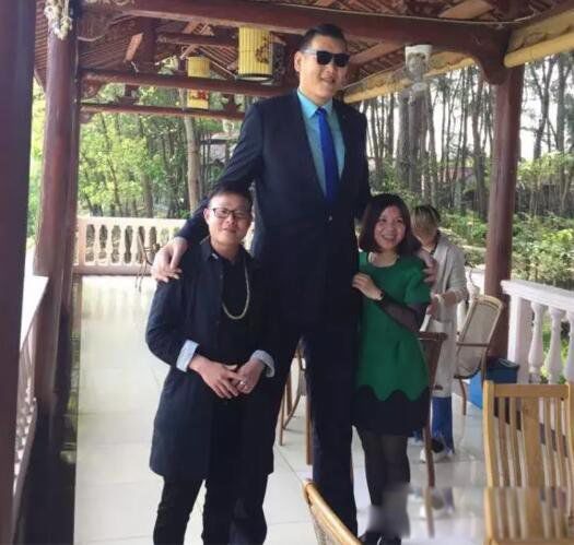 亚洲第一巨人张欢个人资料 中国最高的人是谁身高多少